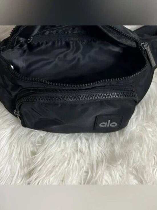 ALO YOGA Explorer Fanny Pack Black & Belt & Crossbody Bag - Picture 2 of 4